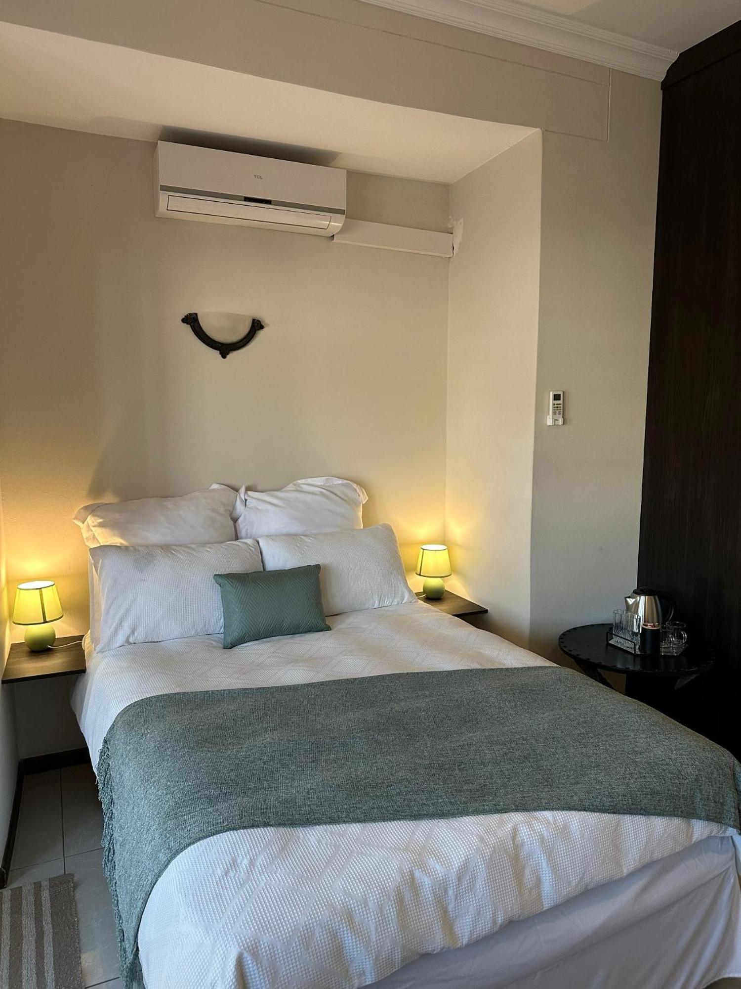 Cora'S Boutique Bed & Breakfast Swakopmund Room photo