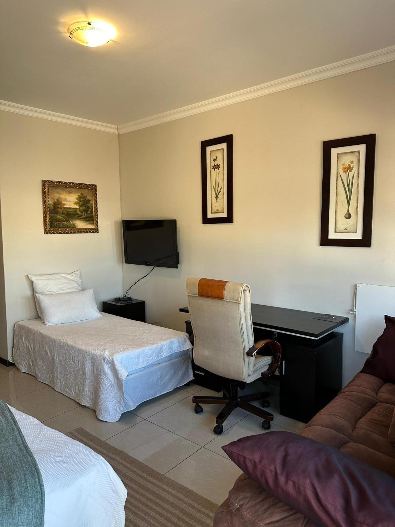 Cora'S Boutique Bed & Breakfast Swakopmund Room photo