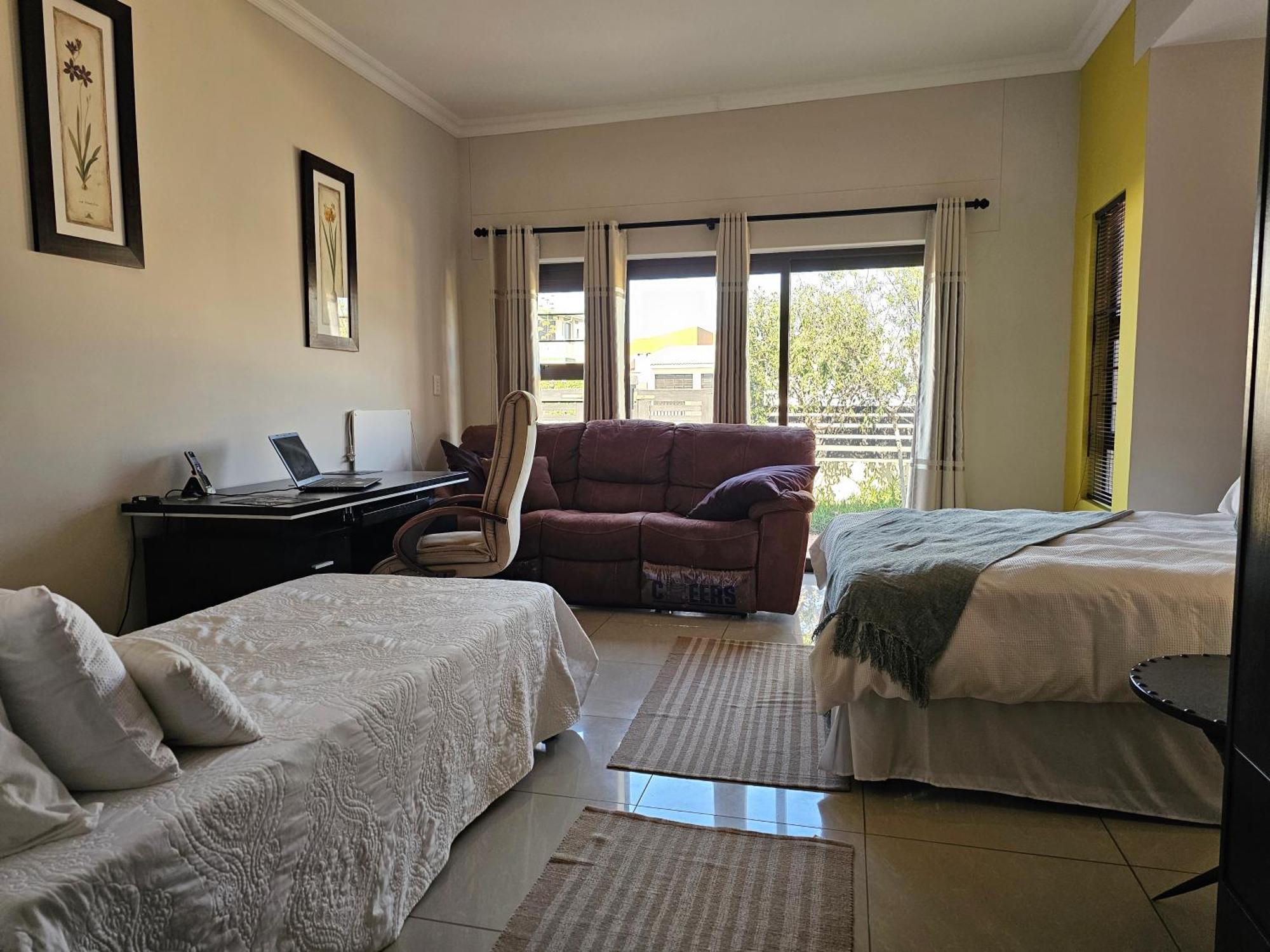 Cora'S Boutique Bed & Breakfast Swakopmund Exterior photo